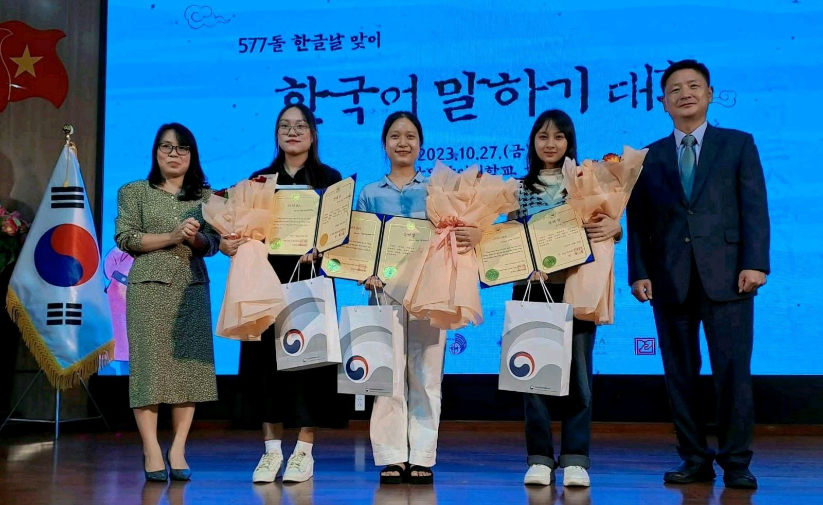 Sinh viên Trường NN-XHNV đạt giải Ba cuộc thi Nói tiếng Hàn